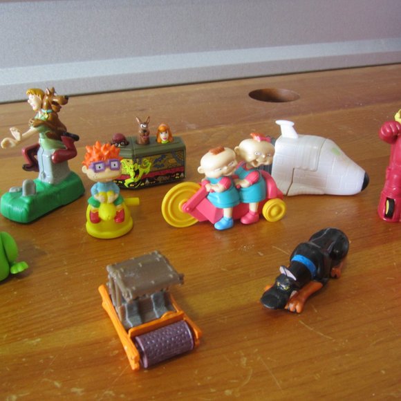 VTG 10 PLASTIC TOYS FOR SALE, BURGER KING, MATCHBOX ETC, READ ALL - Picture 3 of 4